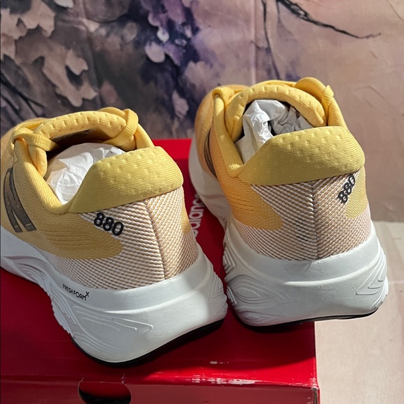 New Balance Women's Fresh Foam X 880v15 Yellow Athletic Shoes - Picture 4 of 8